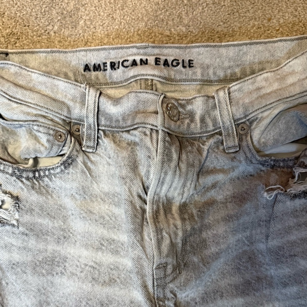 American Eagle Light Grey Distressed 90’s Straight Jeans Size 10 - Picture 4 of 6